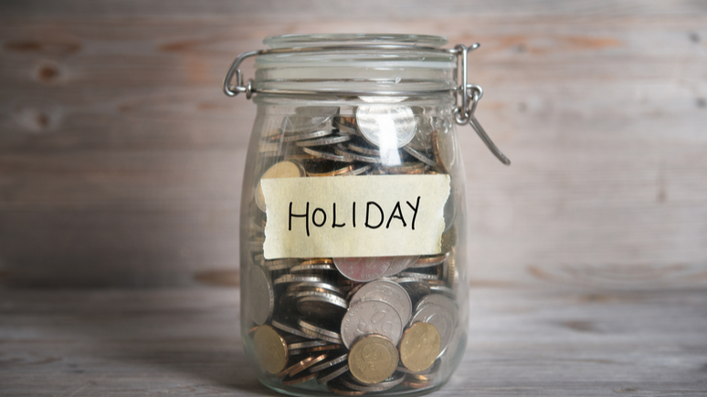 How is holiday pay calculated in a redundancy process?